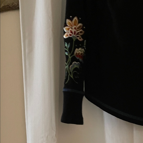 Belle by Kim Gravel Black Floral Embroidered Long Sleeve Top - Picture 6 of 9